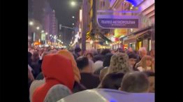El universo libertario festeja ver a Avenida Corrientes los fines de semana como 