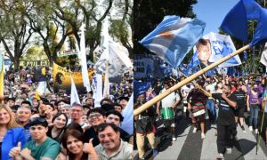 Militantes peronistas y de LLA