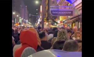 El universo libertario festeja ver a Avenida Corrientes los fines de semana como 