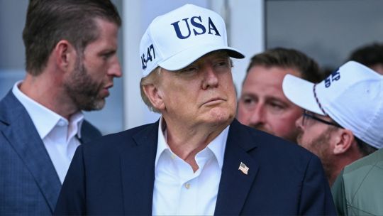 Trump calificó de "fuerzas negativas" a las voces que quieren ralentizar el desarrollo de la inteligencia artificial