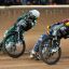 Fotogaleria El danés Leon Madsen (izq.) y el polaco Dominik Kubera compiten durante el Gran Premio de Speedway, parte de la serie del Campeonato Mundial