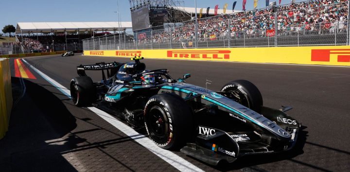 El piloto italiano de Mercedes, Kimi Antonelli, compite en el Gran Premio de España de Fórmula 1 en el circuito de Madrid.