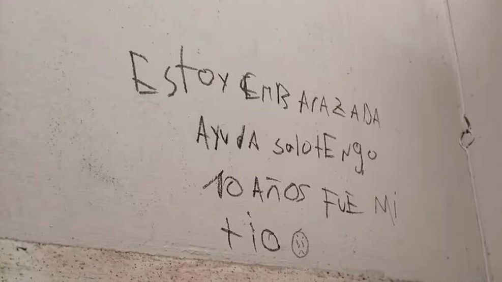 El mensaje en el baño de la escuela.