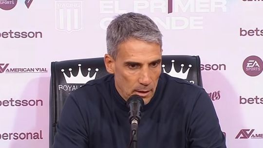 Vojvoda confirmó que sigue como DT de Racing y se defendió de las críticas en plena crisis deportiva