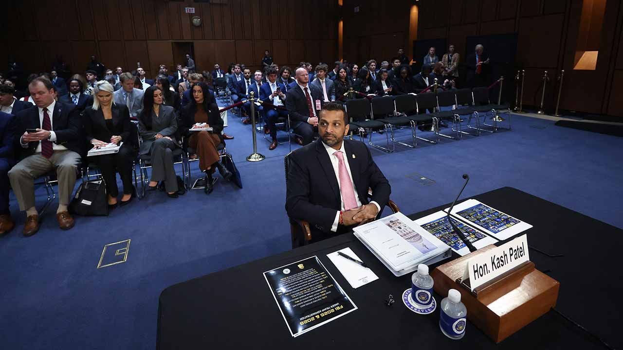 WASHINGTON, D. C. – 15 de septiembre: El director del Buró Federal de Investigaciones (FBI), Kash Patel, llega para testificar durante una audiencia del Comité Judicial del Senado en el Edificio de Oficinas del Senado Hart. | Foto:afp