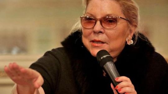 Carrió contó su desopilante diálogo con ChatGPT: "Vos sos un psicópata"