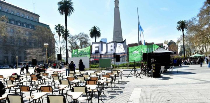 Clases públicas en Plaza de Mayo de todas las universidades Marcha UBA