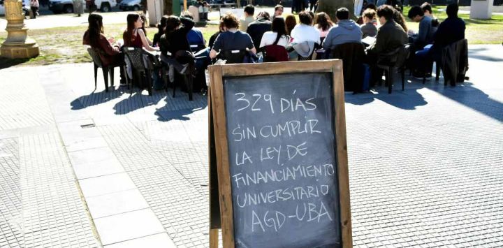 Clases públicas en Plaza de Mayo de todas las universidades Marcha UBA