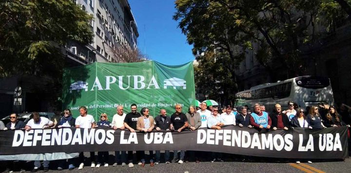 Clases públicas en Plaza de Mayo de todas las universidades Marcha UBA