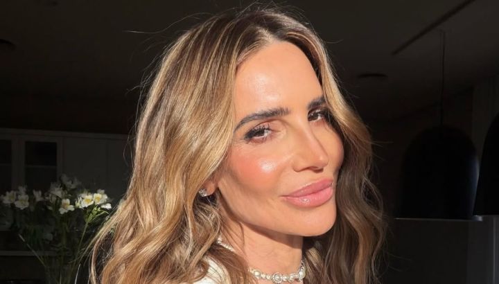 María Vázquez deslumbró con su look total white que combina lujo silencioso y Pijama Core
