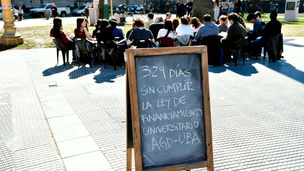 Universidades, clases públicas en Plaza de Mayo 