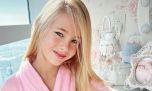El lado b de la habitación de Matilda, la hija de Luciana Salazar: amplio placard, rincón de princesas y espejo camarín