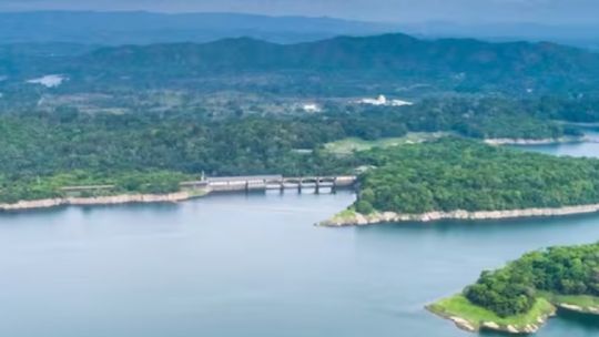 Un sismo de magnitud 7,6 sacudió Panamá y emitieron una alerta de tsunami en el Pacífico oriental