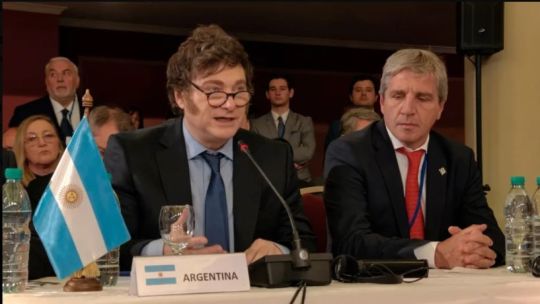 Luis Caputo les habló con el corazón, pero los inversores le devolvieron con el riesgo país
