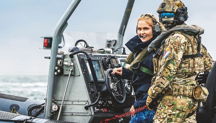 Amalia de Holanda, la hija de Máxima Zorreguieta, sigue el ejemplo de su padre e intensifica su preparación militar