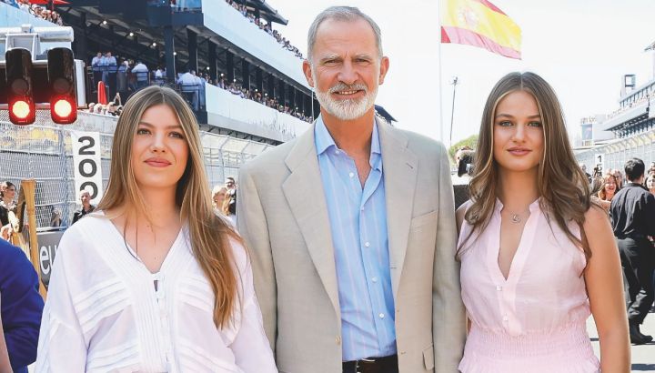 Sin Letizia, el rey Felipe VI y sus hijas, Leonor y Sofía, disfrutaron de un domingo de estreno en Madrid