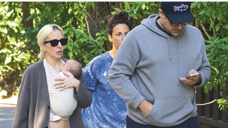 Lady Gaga con su bebé
