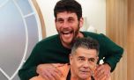 La emoción de Julián Weich al despedir a Momo, su “hijo hippie” luego de su visita para su casamiento secreto