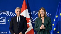  El primer ministro canadiense, Mark Carney junto a la presidenta del Parlamento Europeo, Roberta Metsola