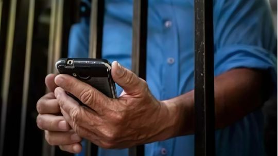 Chau celulares en las cárceles de Corrientes: cómo es el proyecto de ley que limita las llamadas