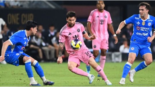 Con un cabezazo formidable de Messi, Inter Miami le gana 1-0 a Cruz Azul en busca de la Campeones Cup: seguí el partido en vivo