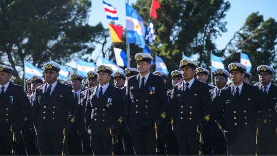 La Armada Argentina está integrada por más de 24.000 personas