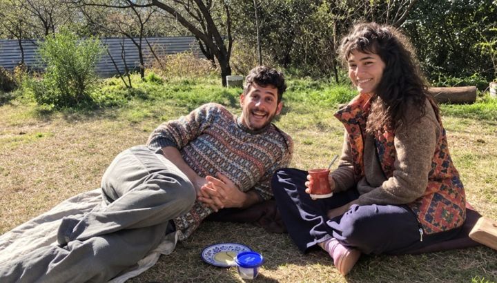 La vida de Ailu, la novia del hijo de Julián Weich, con quien construyó su casa de barro: "Si usaba lo racional, quizás no daba el paso"
