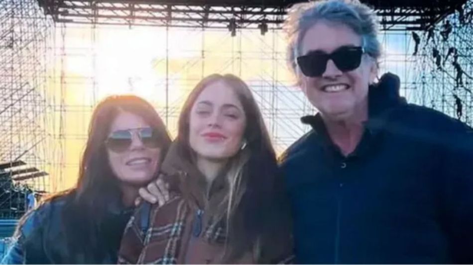 Tini Stoessel, Mariana Muzlera y Alejandro Stoessel