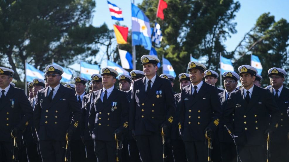 La Armada Argentina está integrada por más de 24.000 personas