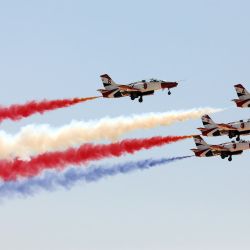 El equipo acrobático egipcio, Silver Stars, realiza una presentación durante el Salón Aeronáutico Internacional de El Alamein, en el Aeropuerto Internacional El Alamein, en El Dabaa, Egipto. | Foto:Xinhua/Ahmed Gomaa