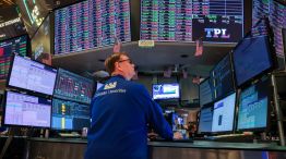 US Stocks Drop As Tech Rout Deepens, Hurt By Climbing Yields