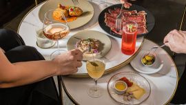 Dónde tomar un buen aperitivo: propuestas para brindar antes de la cena