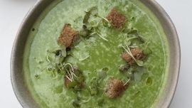 Sopa de arvejas y espinaca: una receta fácil, nutritiva y perfecta para la primavera