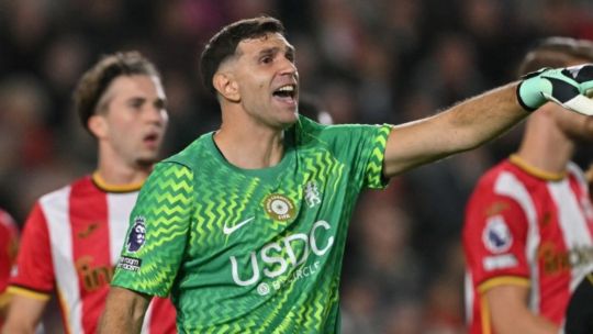 Chelsea fue goleado y no arranca en la Premier League: los lapidarios números que atormentan al Dibu Martínez