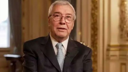 "Tata" Yofre salió a aclarar que sigue al frente de la Escuela de la SIDE