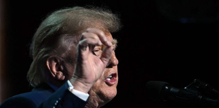 El presidente de Estados Unidos, Donald Trump, interviene durante la convención nacional republicana de mitad de mandato en el American Airlines Center de Dallas, Texas.