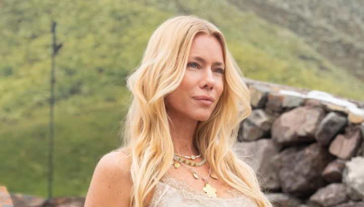 Nicole Neumann deslumbró con un impactante vestido dorado de alta costura