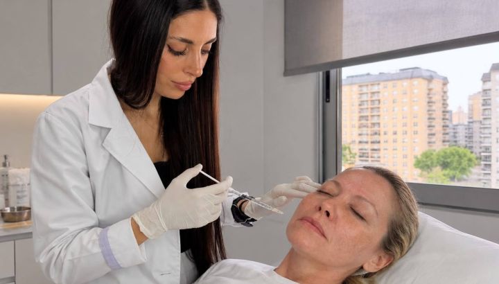 Salud, hormonas y piel: el manual de las mujeres para atravesar la madurez con frescura y confianza 
