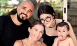 Entramos a la casa de Abel Pintos, Mora Calabrese y sus hijos, en Chaco: lejos del ruido, repleta de verde y diseño minimalista
