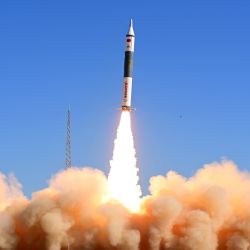 Un cohete portador Kuaizhou-11 Y3 transportando dos satélites despega del Centro de Lanzamiento de Satélites de Jiuquan, en el noroeste de China. El cohete puso con éxito dos satélites, Tianyi-51 y Tianyi-52, en sus órbitas planificadas. | Foto:Xinhua/Wang Jiangbo