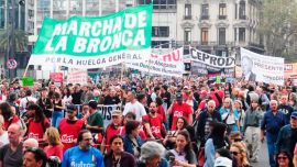 La Marcha de la Bronca colmó la Plaza de Mayo contra el ajuste de Javier Milei