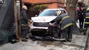Palermo un auto chocó con tres vehículos estacionados