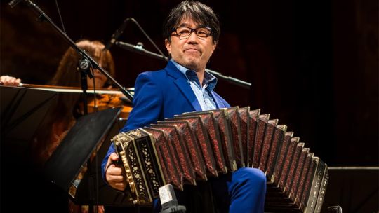 Ryota Komatsu, japonés y maestro del bandoneón, enamorado del tango.