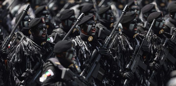 Elementos de la Guardia Nacional participantes en el Desfile Cívico Militar en conmemoración del 216º aniversario de la Independencia de México, en la Ciudad de México, capital de México.
