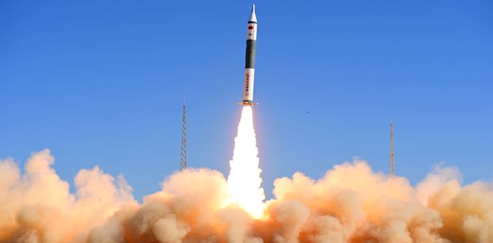 Un cohete portador Kuaizhou-11 Y3 transportando dos satélites despega del Centro de Lanzamiento de Satélites de Jiuquan, en el noroeste de China. El cohete puso con éxito dos satélites, Tianyi-51 y Tianyi-52, en sus órbitas planificadas.