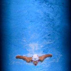 La china Yu Yiting compite en la final de la prueba de 200 metros estilos individual femenino de natación durante los Juegos Asiáticos de 2026, en el Centro Acuático de Tokio, el 21 de septiembre de 2026. | Foto:AFP
