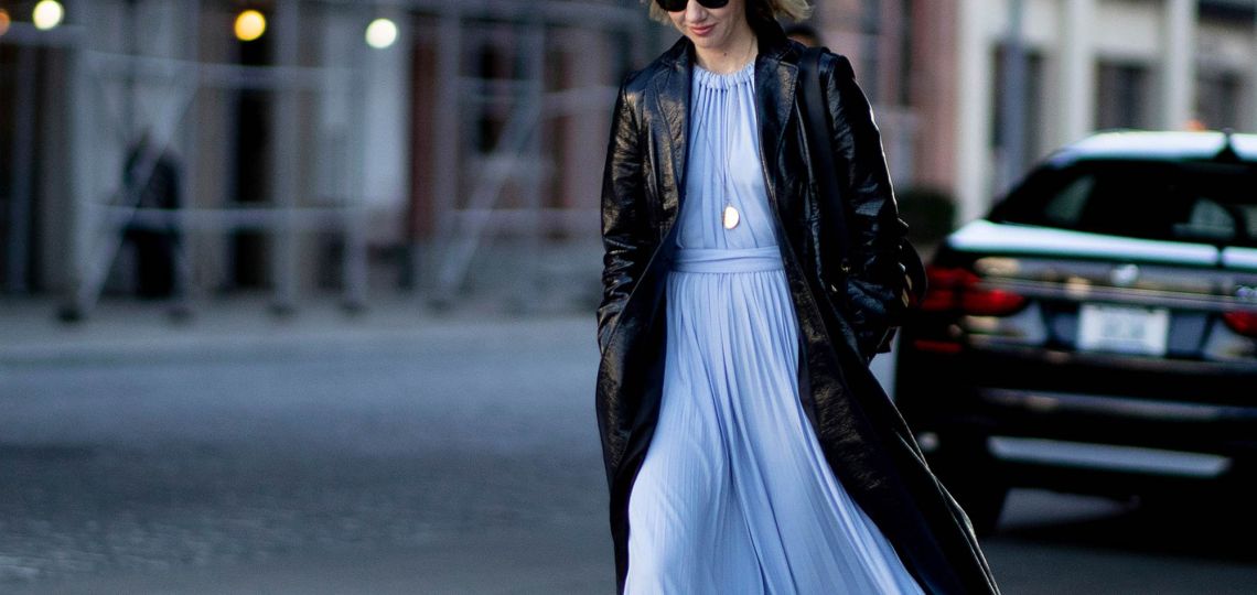 5 vestidos para el entretiempo 2026: cómo llevarlos en looks elegantes y casuales