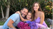 Diego Torres y Débora Bello junto a su hija Nina