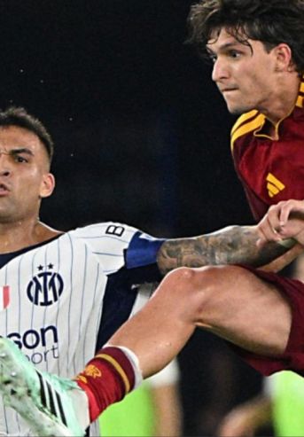 Lautaro Martínez y Leo Balerdi en Roma vs Inter