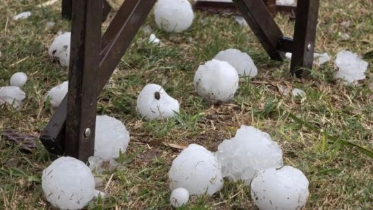 “Nunca se vio algo así, eran proyectiles”: el granizo dejó 20 heridos, destrozó vehículos y dañó viviendas en La Francia